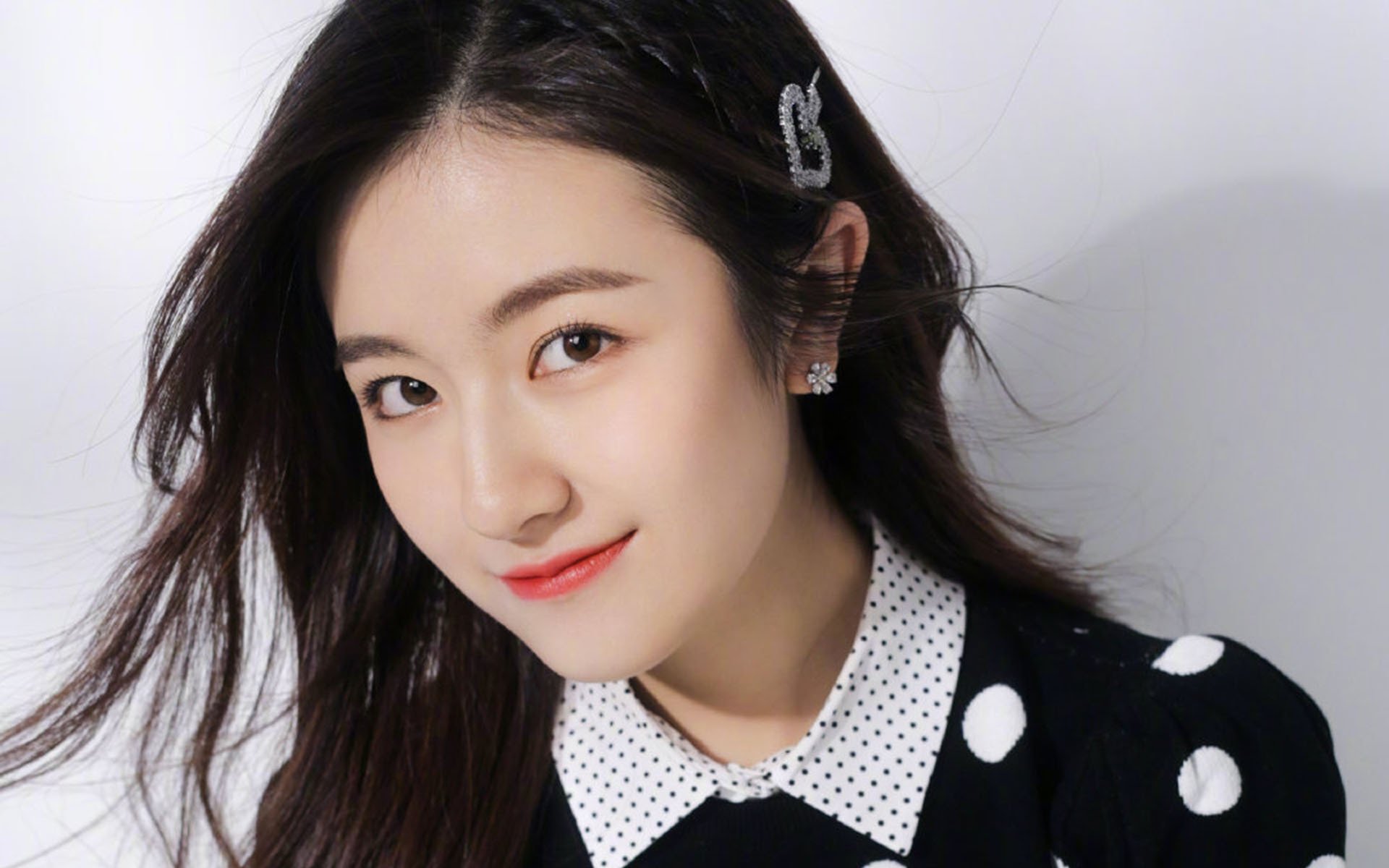 AYX体育-战术对战：两队智慧较量，胜负不分，战术对打